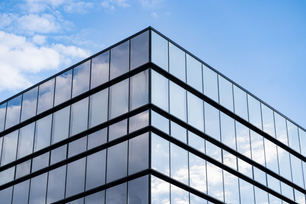 Aluminium dans le bâtiment : fenêtres, façades et structures